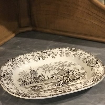 Serving platter with chinese decorations