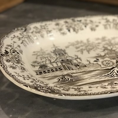 Serving platter with chinese decorations