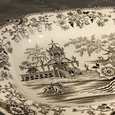 Serving platter with chinese decorations